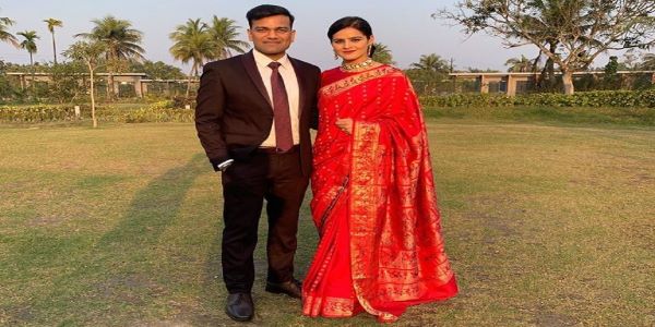 Navjot Simi IPS Husband is Tushar Singla IAS officer from the West Bengal Cadre. He is a brilliant officer. 