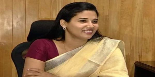 Rohini Sindhuri IAS husband is Sudhir Reddy. She has two kids. That is, a girl and a boy. 