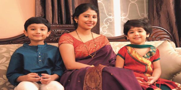 Smita Sabharwal has two kids.  Nanak Sabharwal and Bhuvis Sabharwal. However, she manages her family and work very well.
