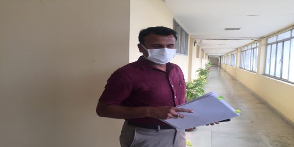 Tripura DM Dr. Shailesh Kumar Yadav IAS officer belongs to the AGMUT cadre. He cracked the exam in the early 2000s. 
