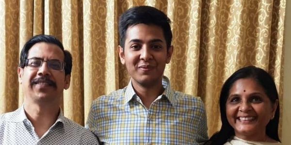 Know about the akshat jain IAS blog, age instagram account and other details. 