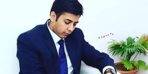 Get the tips followed by the Akshat Jain IAS officer in the article. 